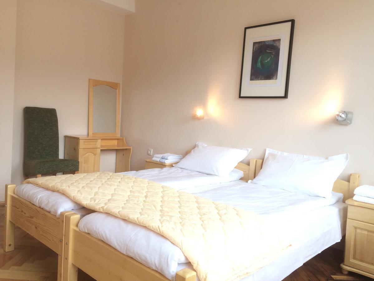 Hotel Hinovi Hvoyna Екстер'єр фото